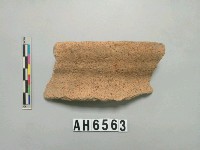 藏品(褐色夾砂陶口緣)的圖片